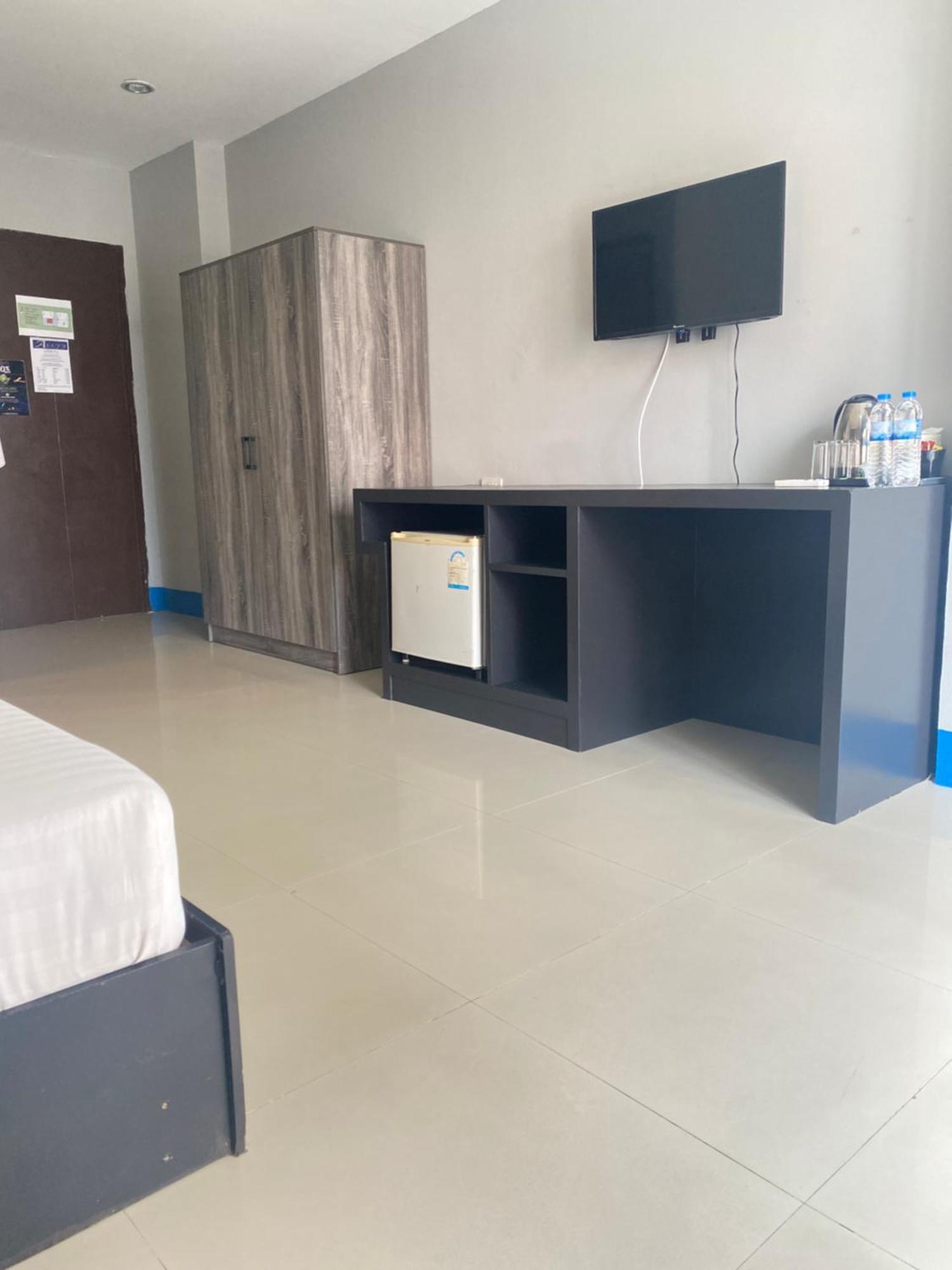 ฮอลิเดย์โฮม ป่าตอง Hotel Patong ภายนอก รูปภาพ